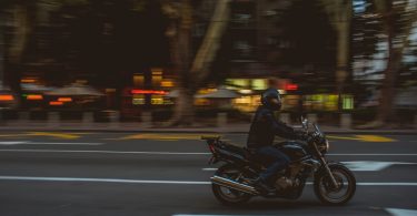 Rouler la nuit en moto